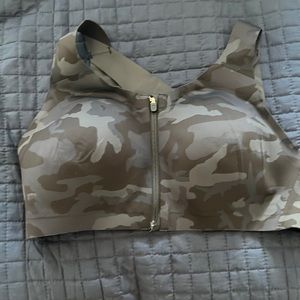 Lululemon Enlite Front Zip bra size 38D